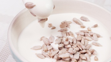 Jogurt 2% z nasionami i pestkami