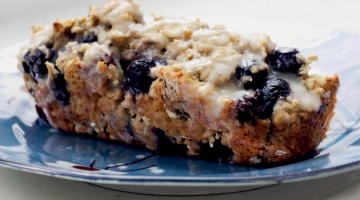 Tarta z komosą ryżową i borówkami