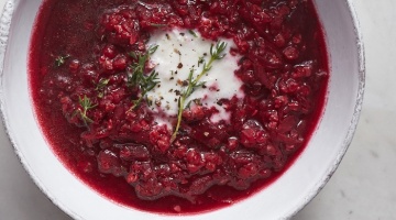 Zupa buraczkowa z chrzanem i kaszą gryczaną