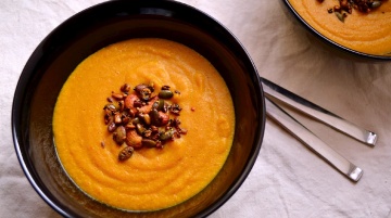 Marchewkowy krem z curry i kaszą jaglaną